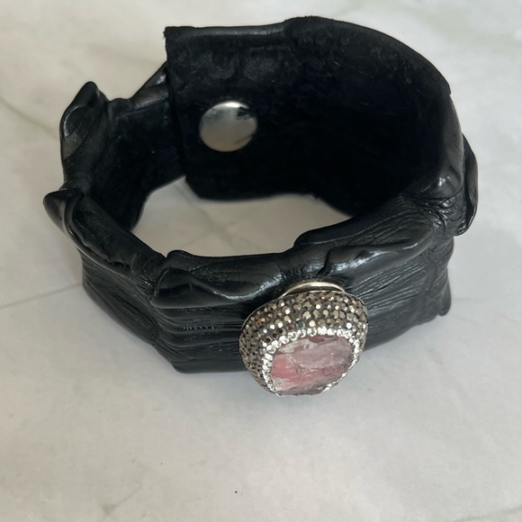 Croc embossed leather cuff with Druzy center piece. - Picture 3 of 7